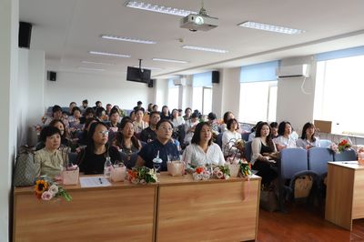 雅韻花藝，禮贊師者風華——我院成功舉辦教師節插花文化交流活動